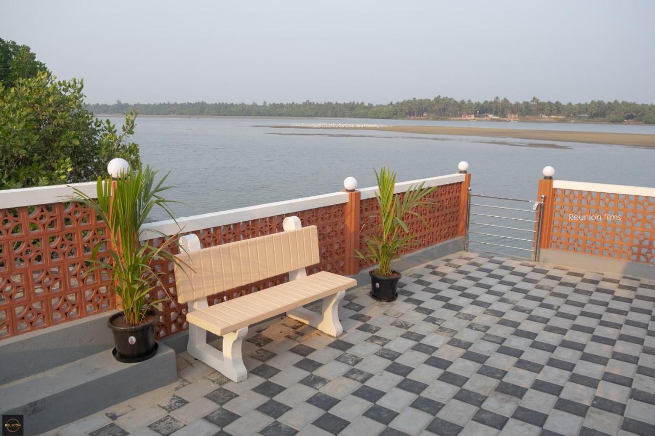 Reunion Ocean Tides Hotel Udupi Kültér fotó