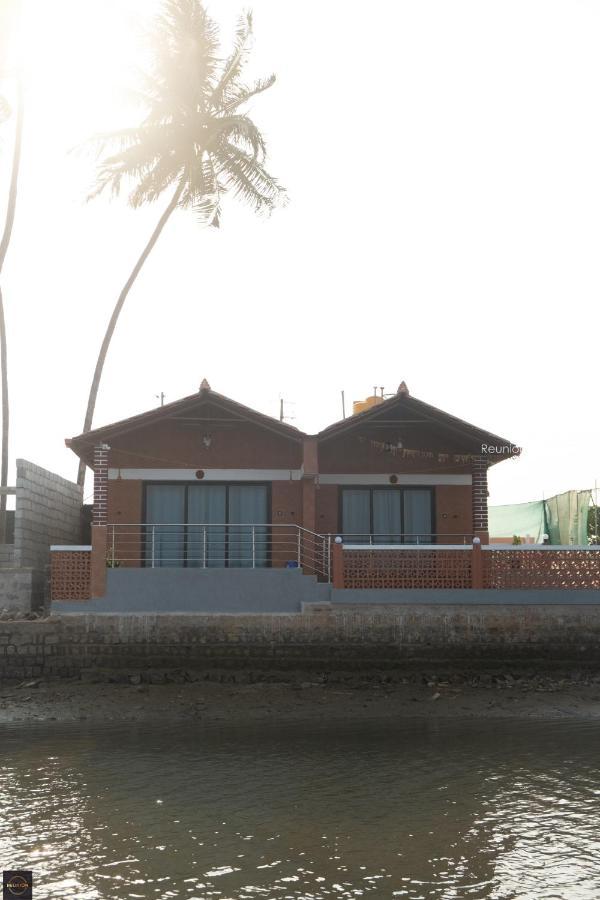 Reunion Ocean Tides Hotel Udupi Kültér fotó