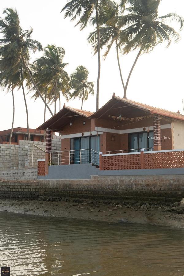 Reunion Ocean Tides Hotel Udupi Kültér fotó